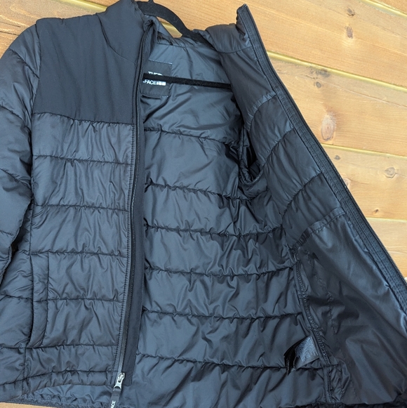 The North Face Black Hooded Puffer Jacket - Picture 8 of 11